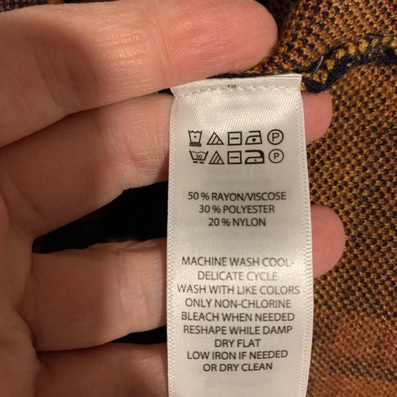 Sun Ice —-long sleeve - Picture 2 of 4